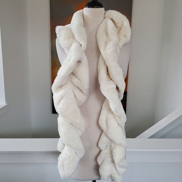 Off white faux fur NWOT - Picture 1 of 2